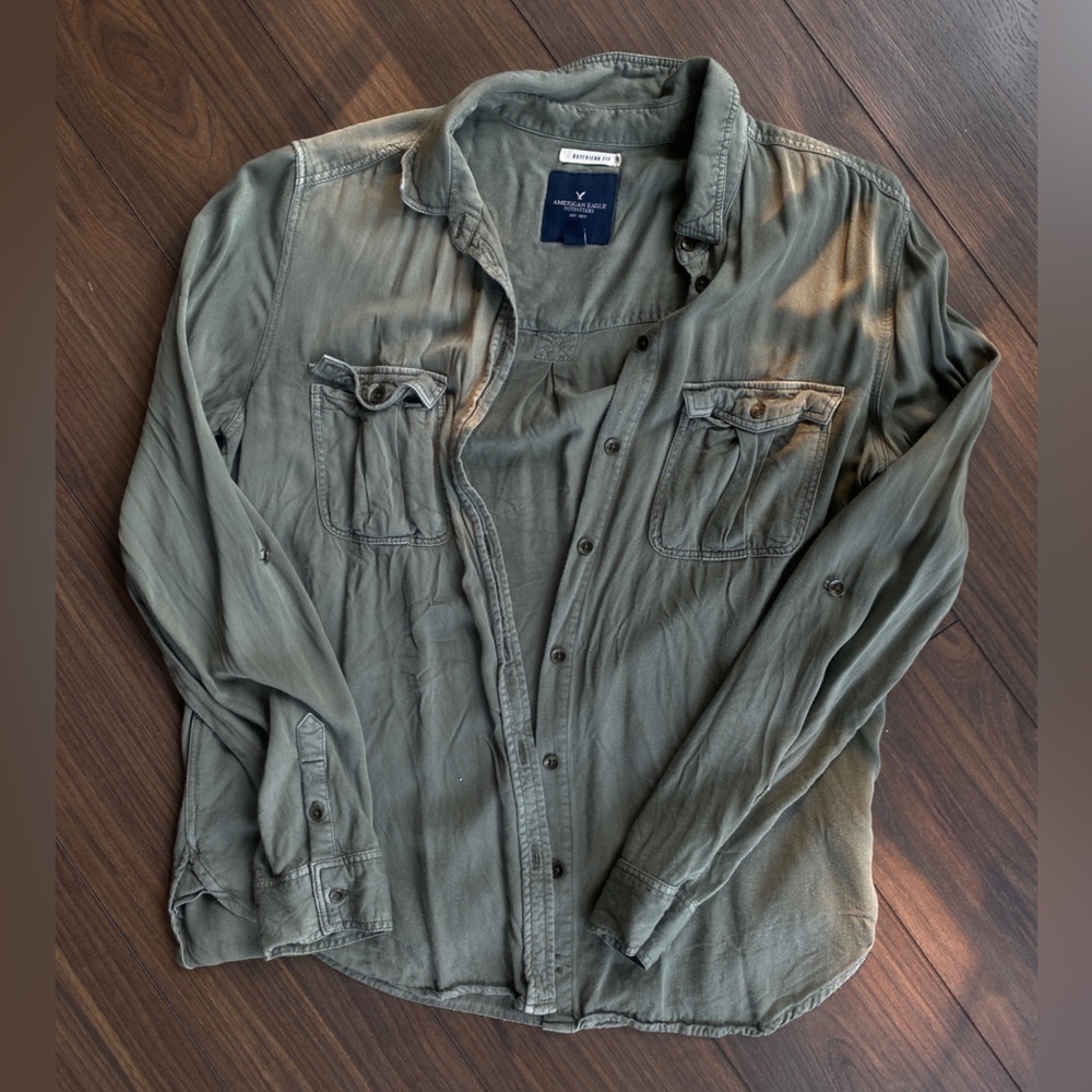 American Eagle Outfitters Olive green light button up Shirt